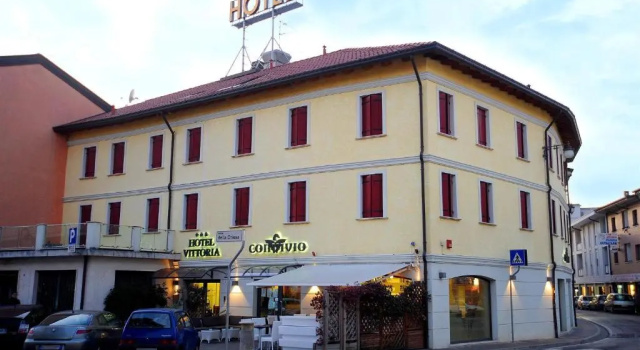 Hotel Vittoria, Забронировать Отель Сан-Джорджо-ди-Ногаро 