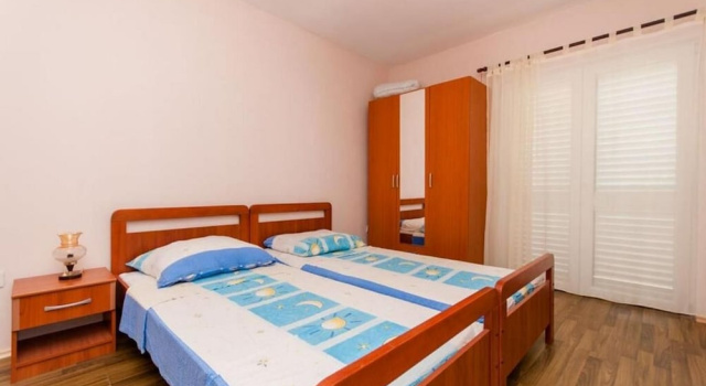 Apartments Mladen, Забронировать Апартаменты/квартира Винишче Trogir Riviera, рядом с Пляж Купиница