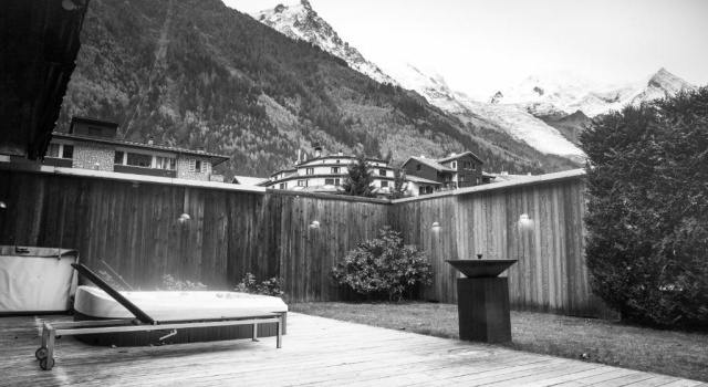 Апартаменты Superior Apartment Au Bon Coin - Luxury Chamonix Hidden Haven, Mont Blanc view, Hot Tub and Garden