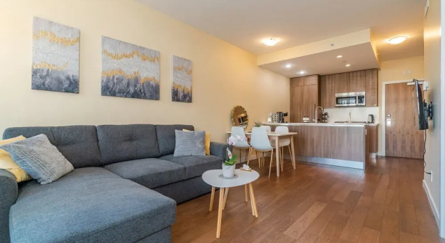 Lovely Oasis near Waterfront & Downtown, Забронировать Отель Ванкувер Lower Mainland British Columbia, рядом с Kitsilano Pool