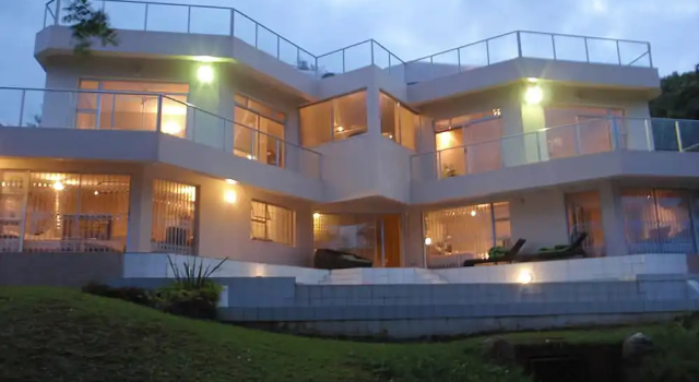 Ballitoville Big Family Villa, Забронировать Вилла Солт-Рок Durban North Coast
