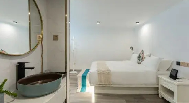 Люкс Deluxe YunMan Hotel (Economic Development Kunming University)