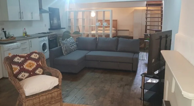 Studio Flat in Stoke Newington High Street, Забронировать Отель Отели Большого Лондона с парковкой, Парковка