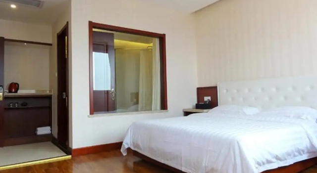 Двухместный номер Deluxe с видом на город Hua Qi Kaiserdom Hotel Zhongshan Road St Michael's Cathedral and Zhanqiao Pier Qingdao