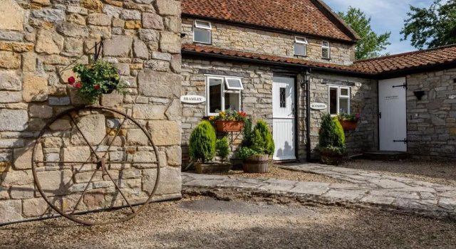 Коттедж с 2 комнатами Middlewick Holiday Cottages