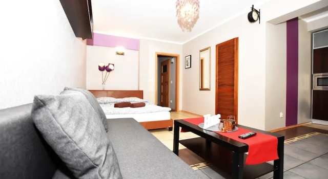 Студия с балконом City Central Apartments - Old Town