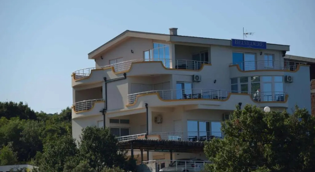 Belvedere Apartments with Seaview, Varaa Huoneisto Dobra Voda Bar County