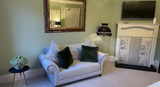 Impeccable 4-bed Apartment in Bath, Book Lejlighed Bath 