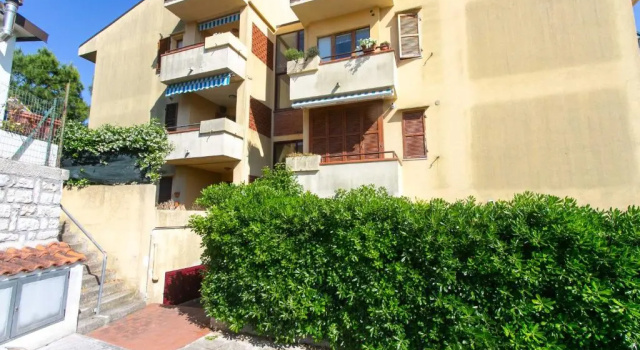 N215 - Numana, trilocale con portico