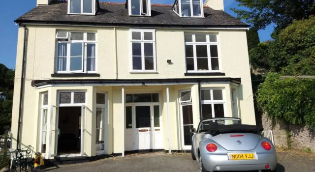 Admirals Apartment sleeps 4 adults 2 children EV Point, Забронировать Апартаменты/квартира Лу Корнуолл, рядом с Музей Старой ратуши и тюрьмы