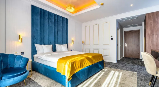 Standardní Dvoulůžkový s manželskou postelí pokoj s balkonem a a výhledem do dvora Prestige Plaza