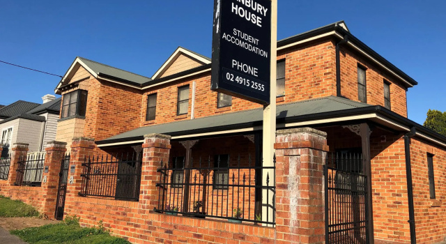 Hanbury Lodge
