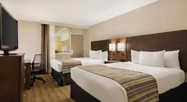 Двухместный номер Standard с балконом Country Inn & Suites by Radisson, Fergus Falls, MN