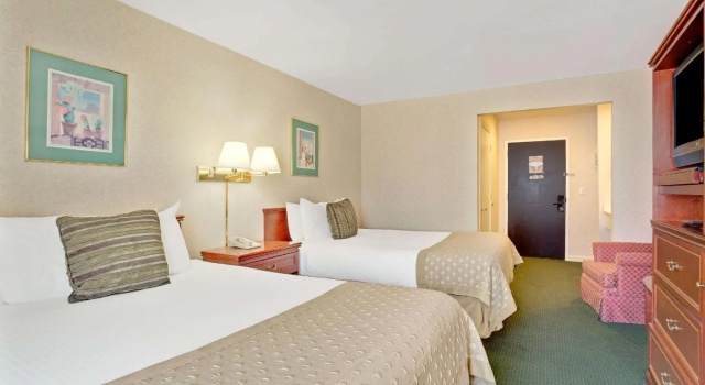 Четырёхместный номер Standard Ramada by Wyndham Draper, Utah