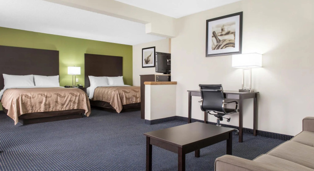 Четырёхместный номер Standard Quality Inn & Suites Anderson I-69