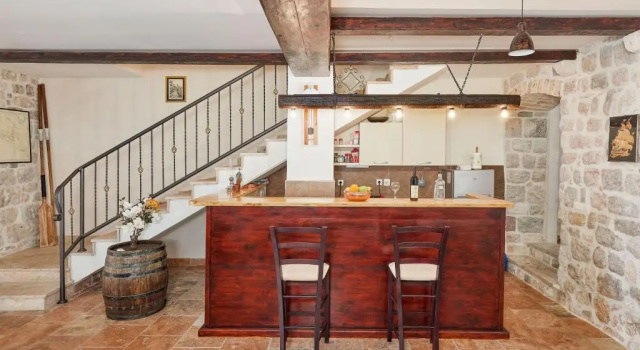 Stone house 264