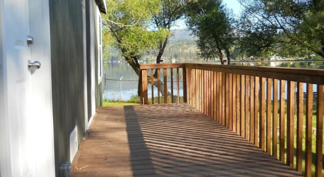 Двухместный коттедж с видом на озеро Willow Bay RV Resort & Marina