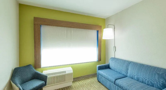 Четырёхместный люкс Holiday Inn Express & Suites Lindale - Tyler by IHG