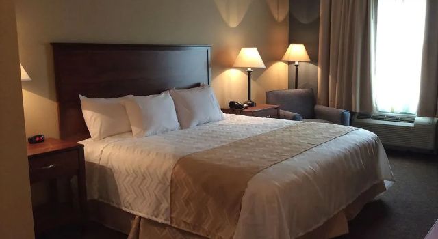 Cardinal Inn & Event Center, Book Hotel Albion hoteller med pool, Swimmingpool