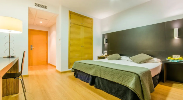 Номер Standard Hotel YIT Alcover