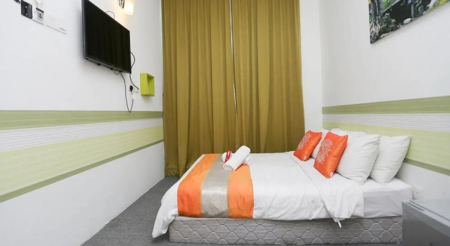 OYO 221 Olive Hotel, Забронировать Отель Джохор-Бару Джохор, рядом с Больница «Султанах-Аминах»