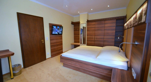 Hotel Unter den Linden, Забронировать Отель Рюдесхайм-ам-Райн 