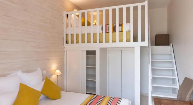 Семейный номер Standard с видом на сад Hôtel Les Costans, The Originals Relais