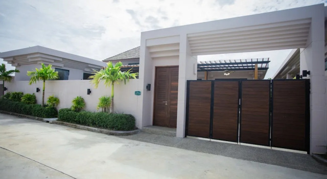 Gold Chariot Pool Villa, Phuket - SHA Plus Certified, Rezervați Vilă Vile în Bang Tao Beach, Vilă