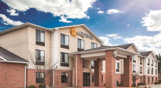 Кровать в общем номере La Quinta by Wyndham Norwich-Plainfield-Casino