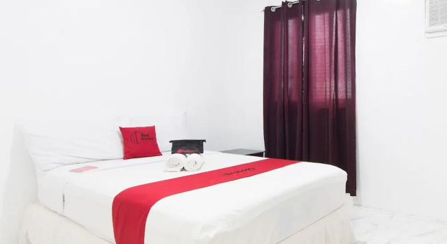 RedDoorz Plus near Tacloban Astrodome, Book Hotel Leyte hoteller med pool, Swimmingpool