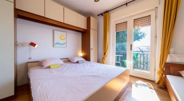 Fia 70s Beach Apartment