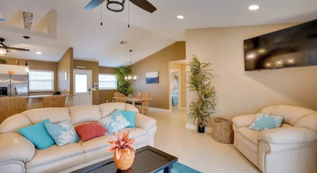 Pool & Outdoor Bar: Cape Coral Home, Забронировать Дом для отпуска Кейп-Корал Southwest Florida