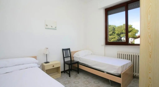 M252 - Marcelli, ampio trilocale a 50mt dal mare, Book Hotel Romagna hoteller med parkering, Parkering