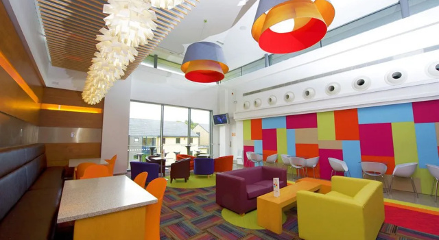 Queens University Belfast - Elms Village - Hostel, Забронировать Хостел Отели Графства Антрим с парковкой, Парковка