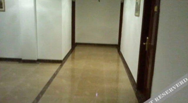 Yibai Business Hotel