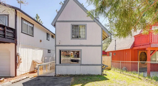 Near Lakes & Skiing: Cozy Sugarloaf Cabin w/ Yard, Забронировать Дом для отпуска Мунридж США