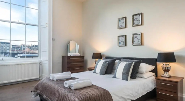 Central SPACIOUS NewTown 2-6ppl STUNNING, Забронировать Отель Отели Эдинбурга с парковкой, рядом с Замок в Эдинбурге, Парковка