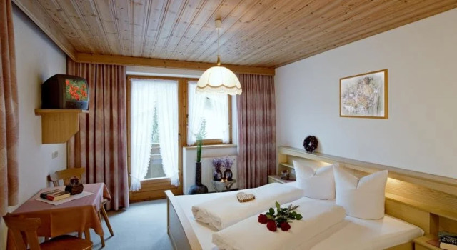 Garni Stefanie, Забронировать Отель Зе Ишгль-Пацнаун, рядом с Подъемник Раукопфлифт