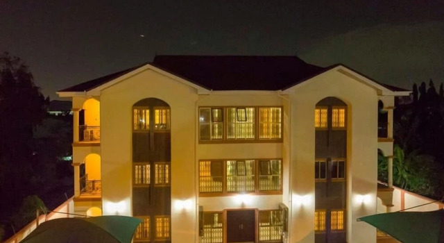 Nicole courts, Varaa Huoneisto Kumasi 