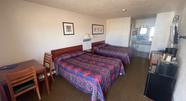 Четырёхместный номер Standard Riverside Inn