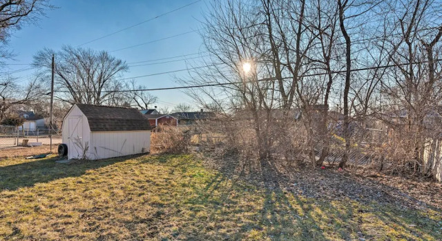 Family-Friendly Rockford Home with Private Yard!, Забронировать Дом для отпуска Рокфорд Иллинойс