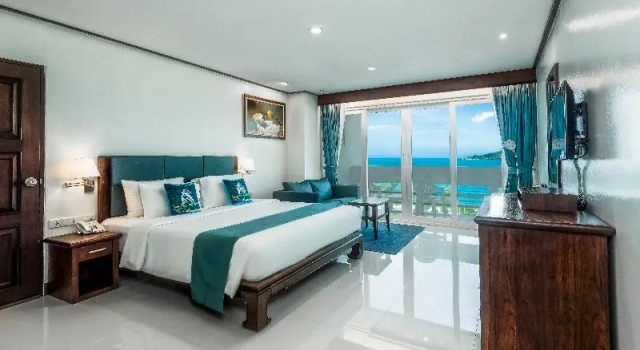Deluxe Double room with balcony and with sea view Andaman Beach Suites Hotel