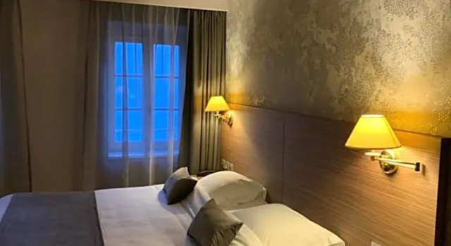 Четырёхместный номер Standard Logis Hôtel Restaurant Au Cerf dOr