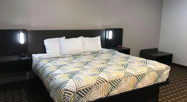 Четырёхместный номер Standard Studio 6 Suites Tupelo, MS - North