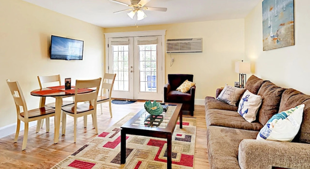 New 1br  W/ Water-view Deck 1 Bedroom Condo, Đặt Căn hộ Edgecomb Maine