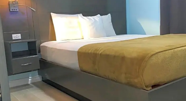 Номер Deluxe Airport Suites Hotel