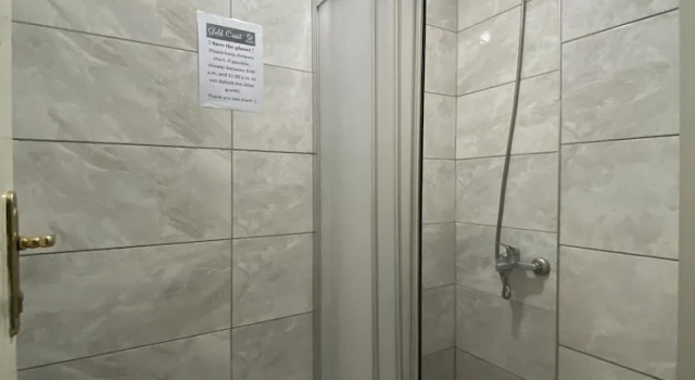 Кровать в общем номере Gold Coast Hostel