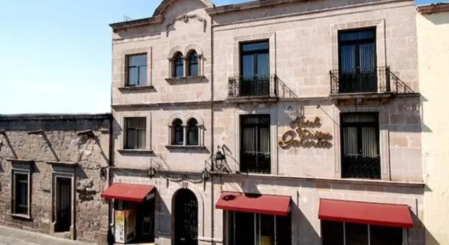 Hotel & Suites Galeria, Забронировать Отель Недорогие отели Морелия, недорогие