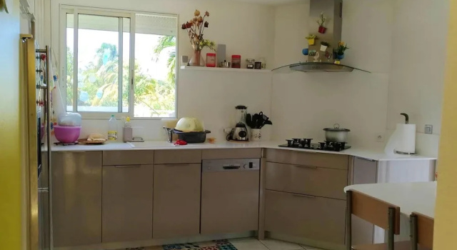 House with 2 Bedrooms in Sainte-Rose, with Enclosed Garden And Wifi - 300 M From the Beach, Забронировать Дом для отпуска Коттеджи Сент-Роз, Коттедж