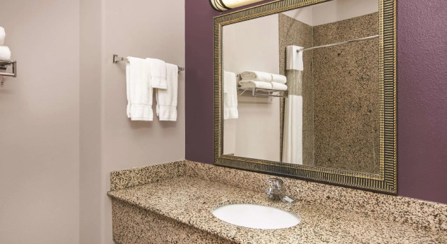 Четырёхместный номер Standard La Quinta Inn & Suites by Wyndham Brownwood
